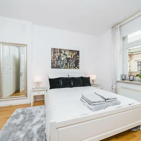 Spacious, Luxury Szpitalna Apartment, Next To The Main Market By Homeclick *